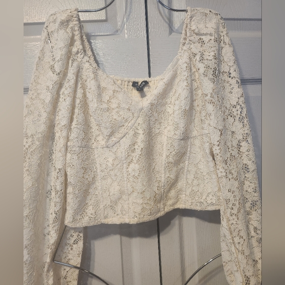NWT Long sleeve lace crop - Picture 5 of 6